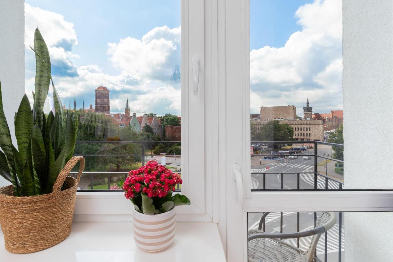 Podwale Staromiejskie With Balcony By Renters * Danzig