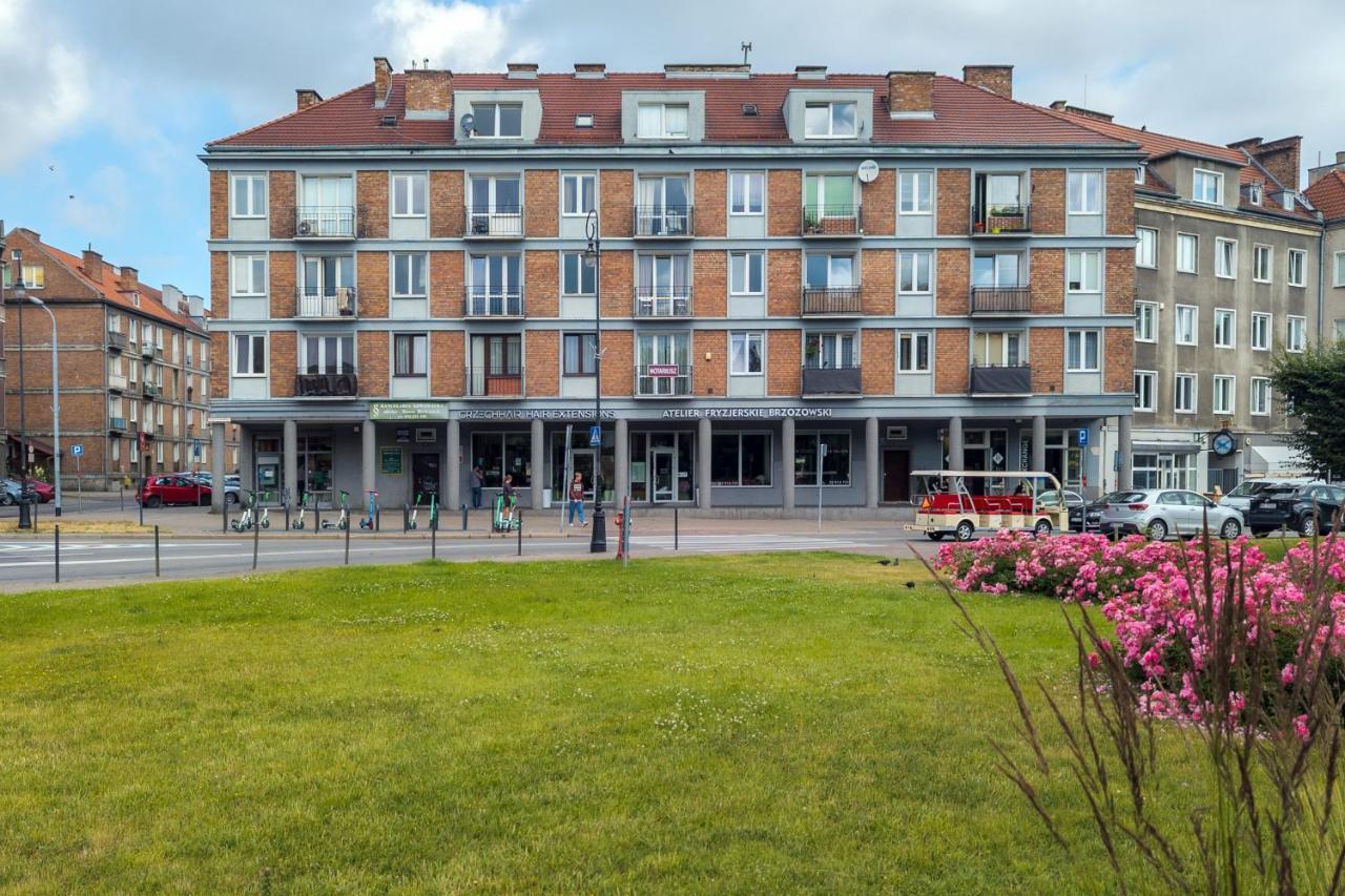 Podwale Staromiejskie With Balcony By Renters Apartment