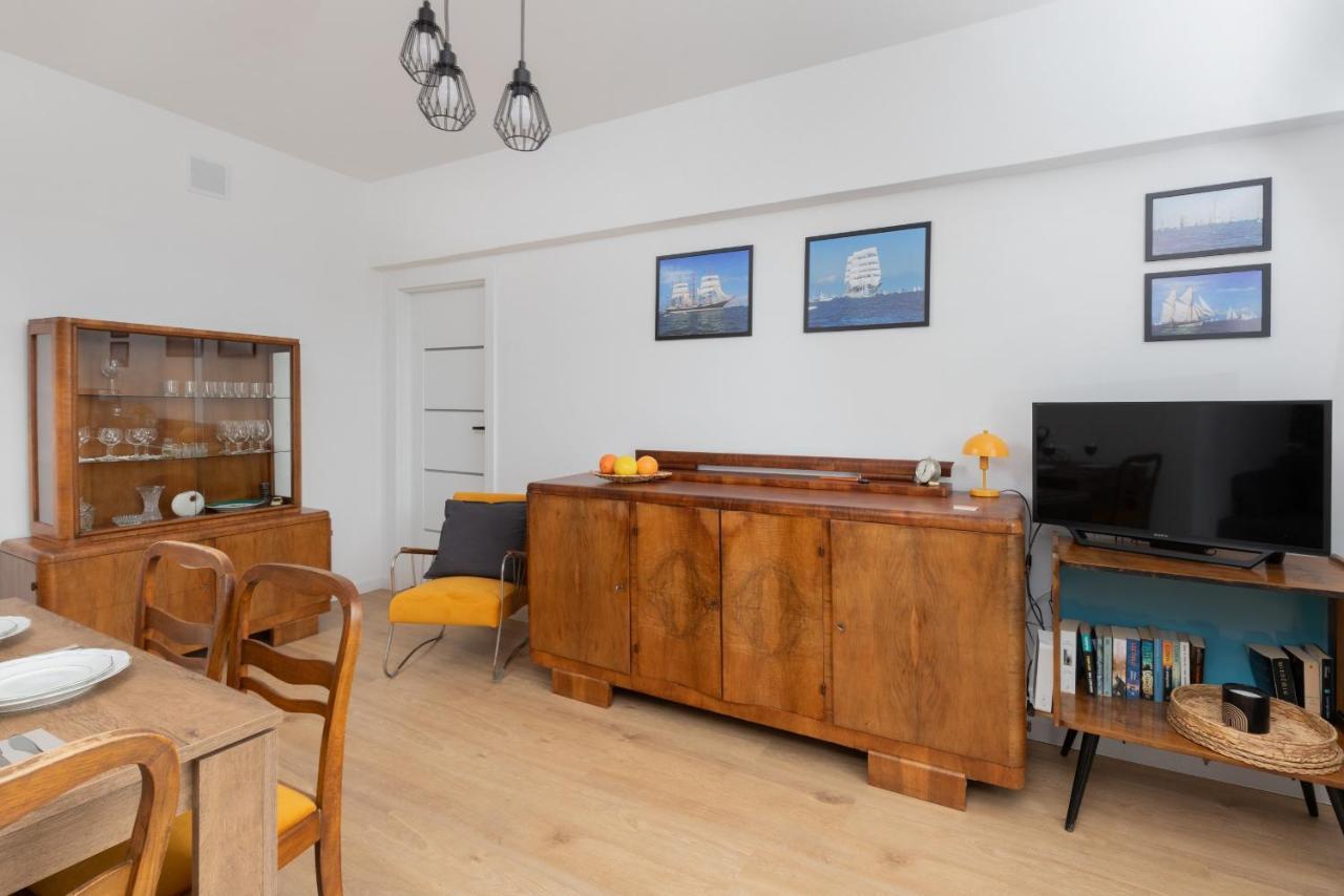 Podwale Staromiejskie With Balcony By Renters Danzig